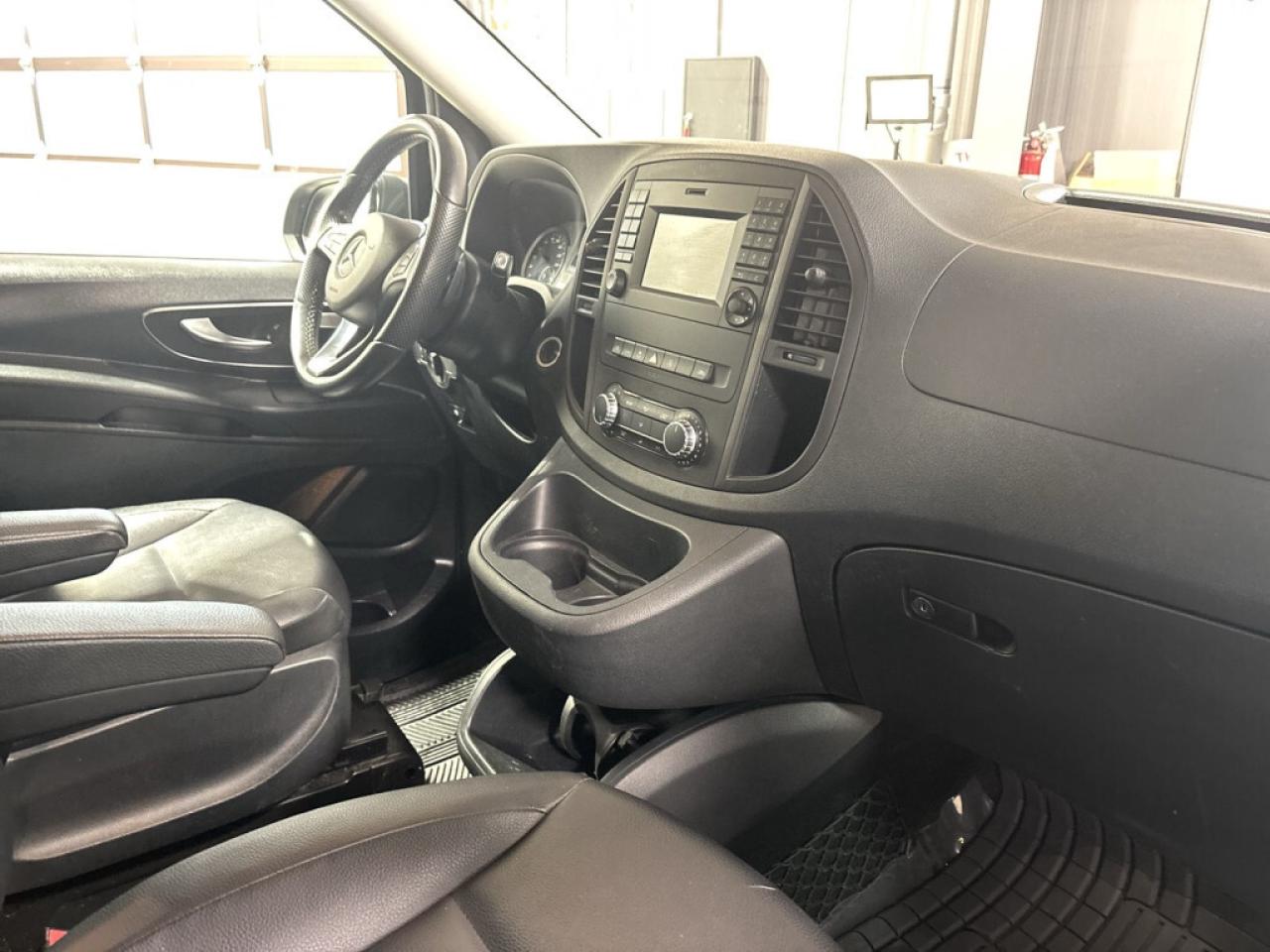 2020 Mercedes-Benz Metris Passenger Van Clean Carfax/ 8 Seater/Leather/Back up Cam/Lane As Photo