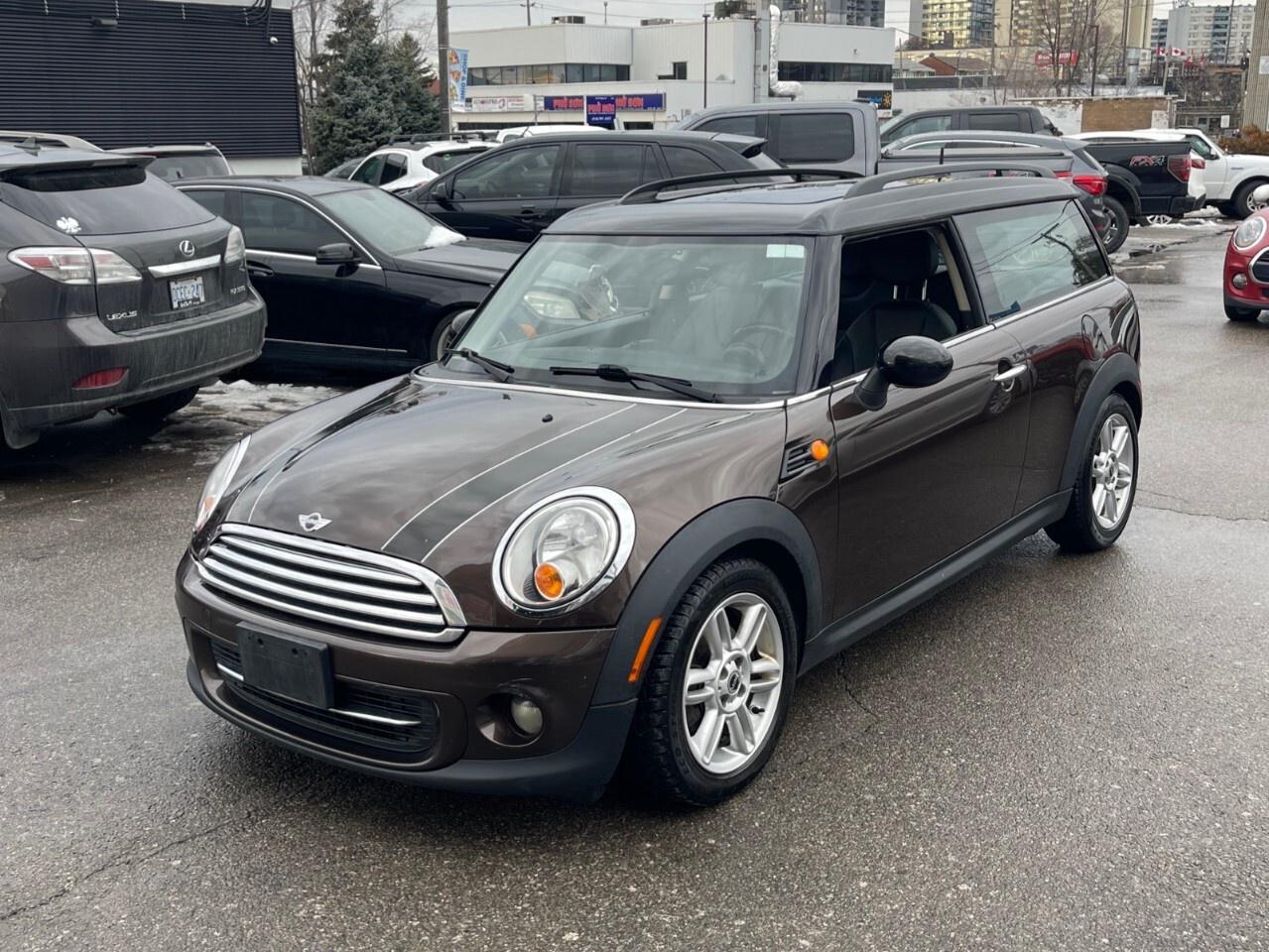 2011 MINI Cooper Clubman 2dr Cpe Classic Moonroof/Auto/heated seats/3rd doo Photo0