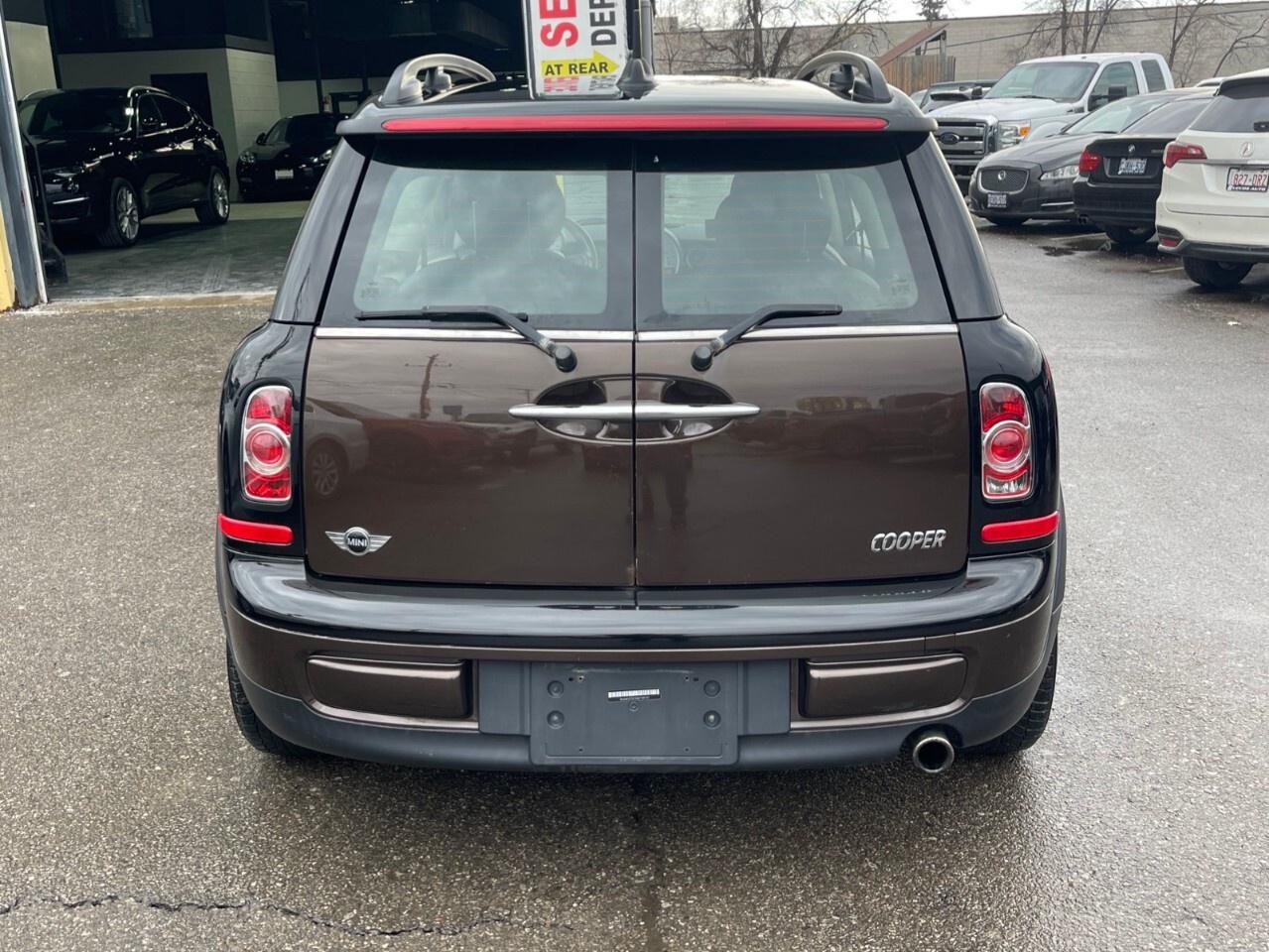 2011 MINI Cooper Clubman 2dr Cpe Classic Moonroof/Auto/heated seats/3rd doo Photo