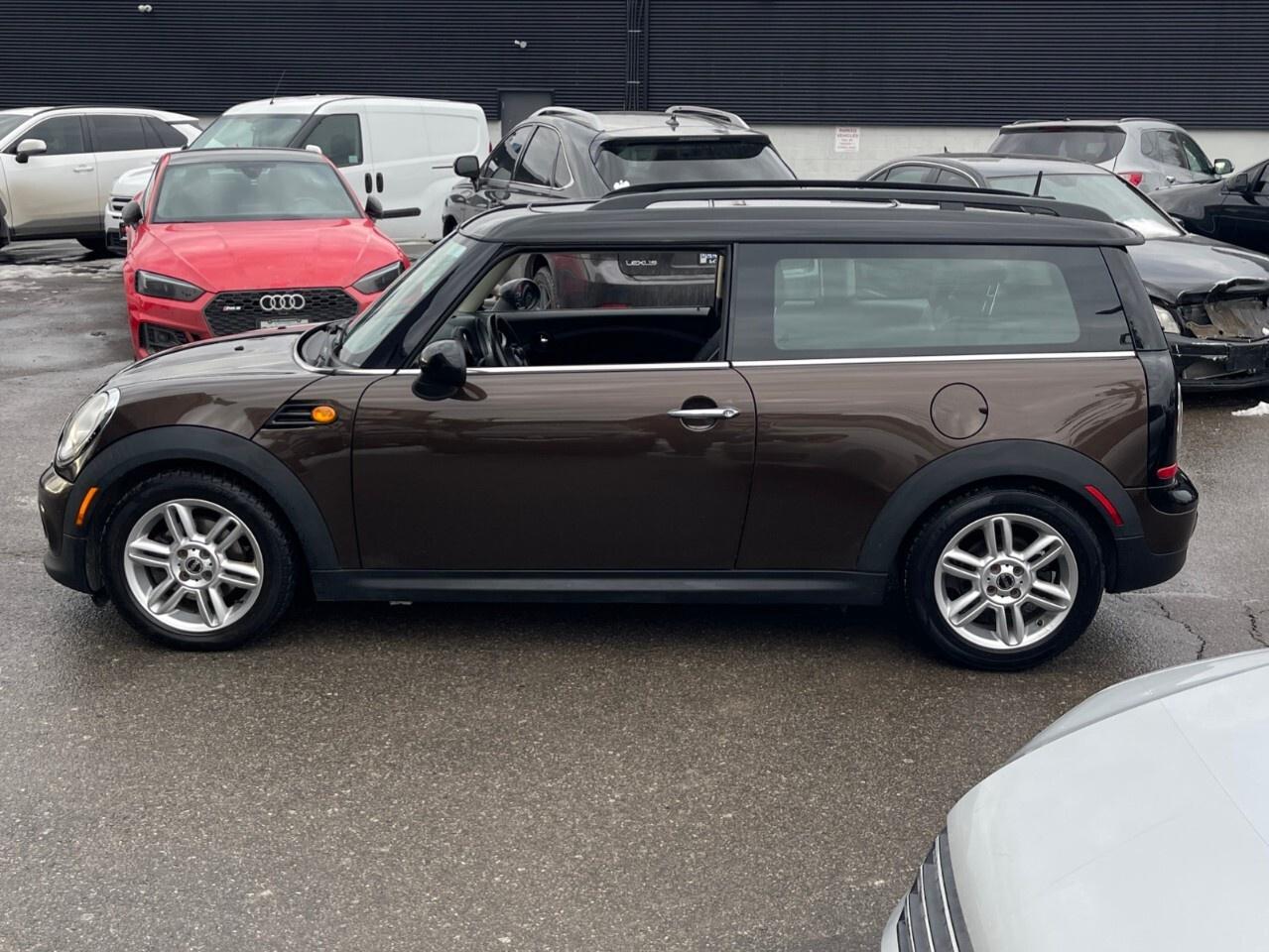 2011 MINI Cooper Clubman 2dr Cpe Classic Moonroof/Auto/heated seats/3rd doo Photo