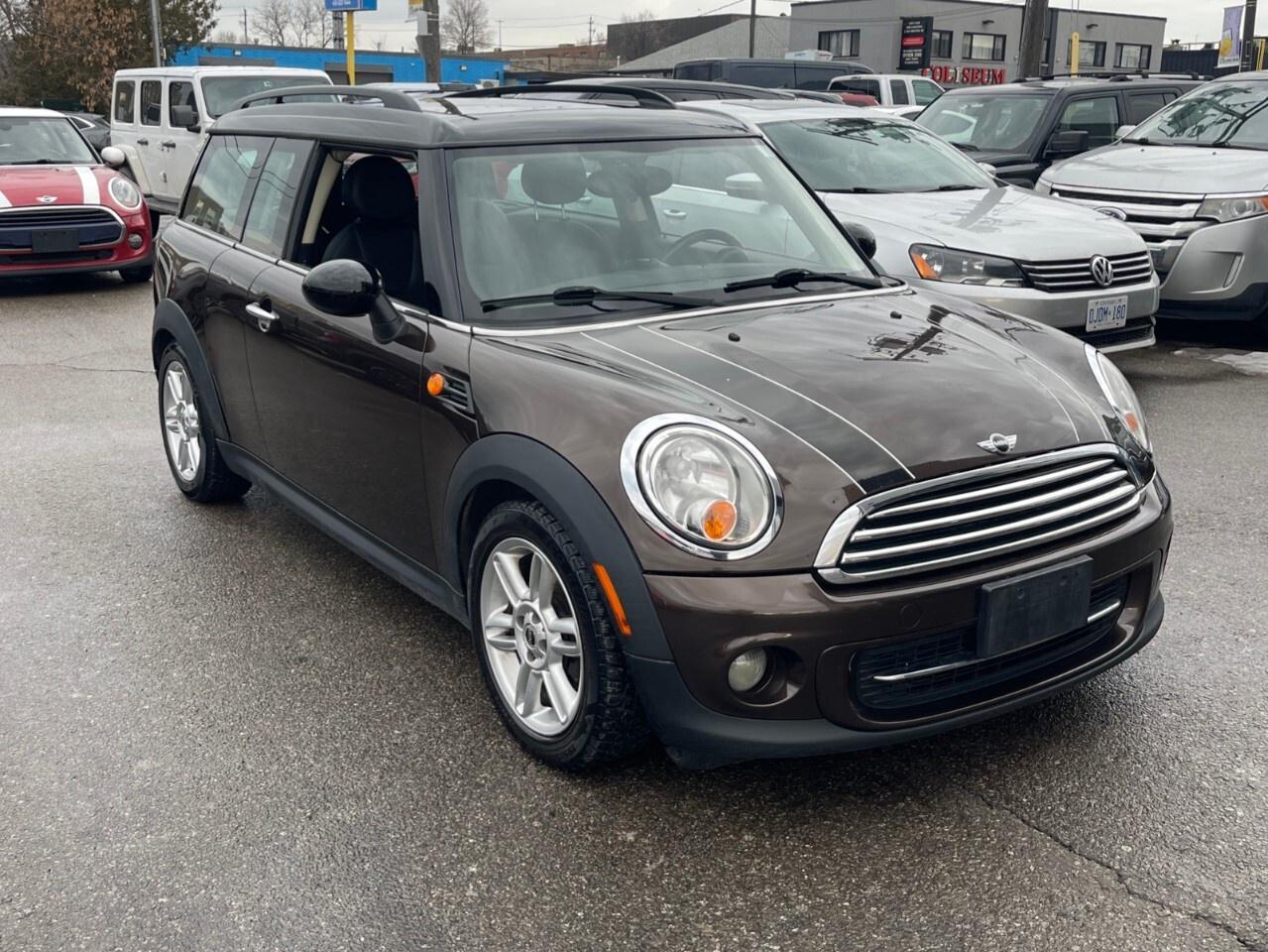 2011 MINI Cooper Clubman 2dr Cpe Classic Moonroof/Auto/heated seats/3rd doo Photo2