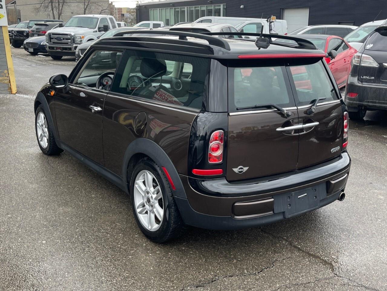 2011 MINI Cooper Clubman 2dr Cpe Classic Moonroof/Auto/heated seats/3rd doo Photo