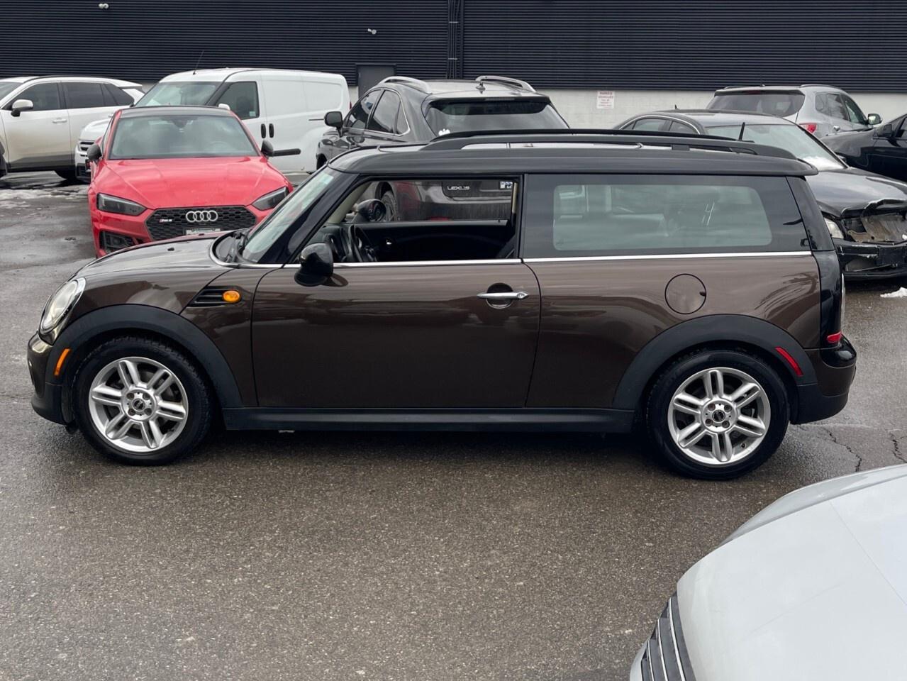 2011 MINI Cooper Clubman 2dr Cpe Classic Moonroof/Auto/heated seats/3rd doo Photo