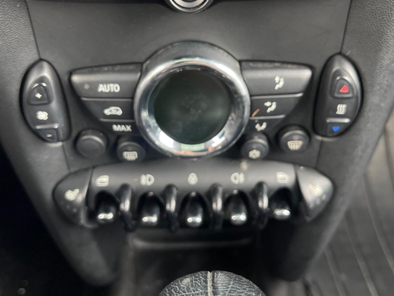 2011 MINI Cooper Clubman 2dr Cpe Classic Moonroof/Auto/heated seats/3rd doo Photo