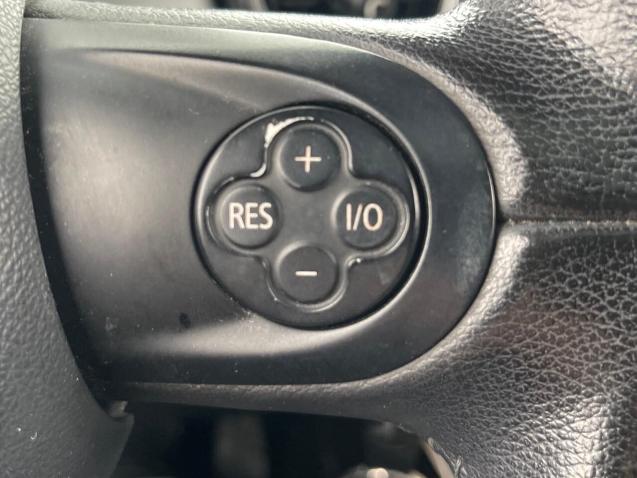 2011 MINI Cooper Clubman 2dr Cpe Classic Moonroof/Auto/heated seats/3rd doo Photo