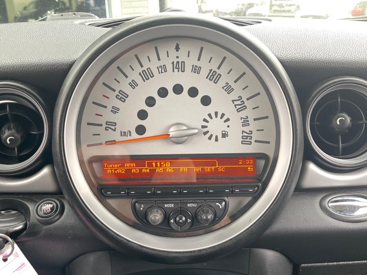 2011 MINI Cooper Clubman 2dr Cpe Classic Moonroof/Auto/heated seats/3rd doo Photo