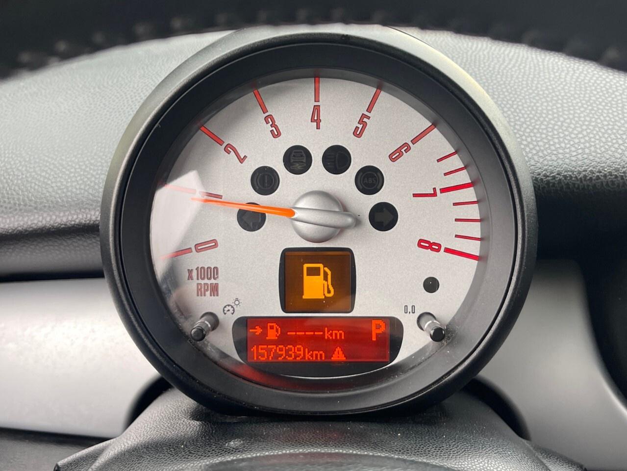 2011 MINI Cooper Clubman 2dr Cpe Classic Moonroof/Auto/heated seats/3rd doo Photo