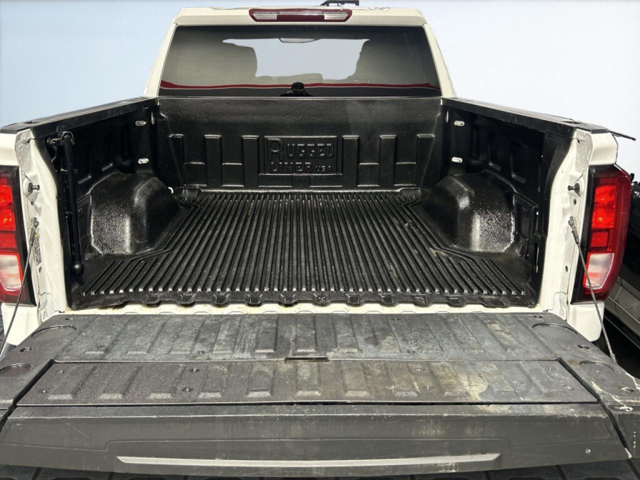 2022 GMC 1500 SLT 4x4  Clean Carfax/Android Car Play/B Cam/Crew Photo