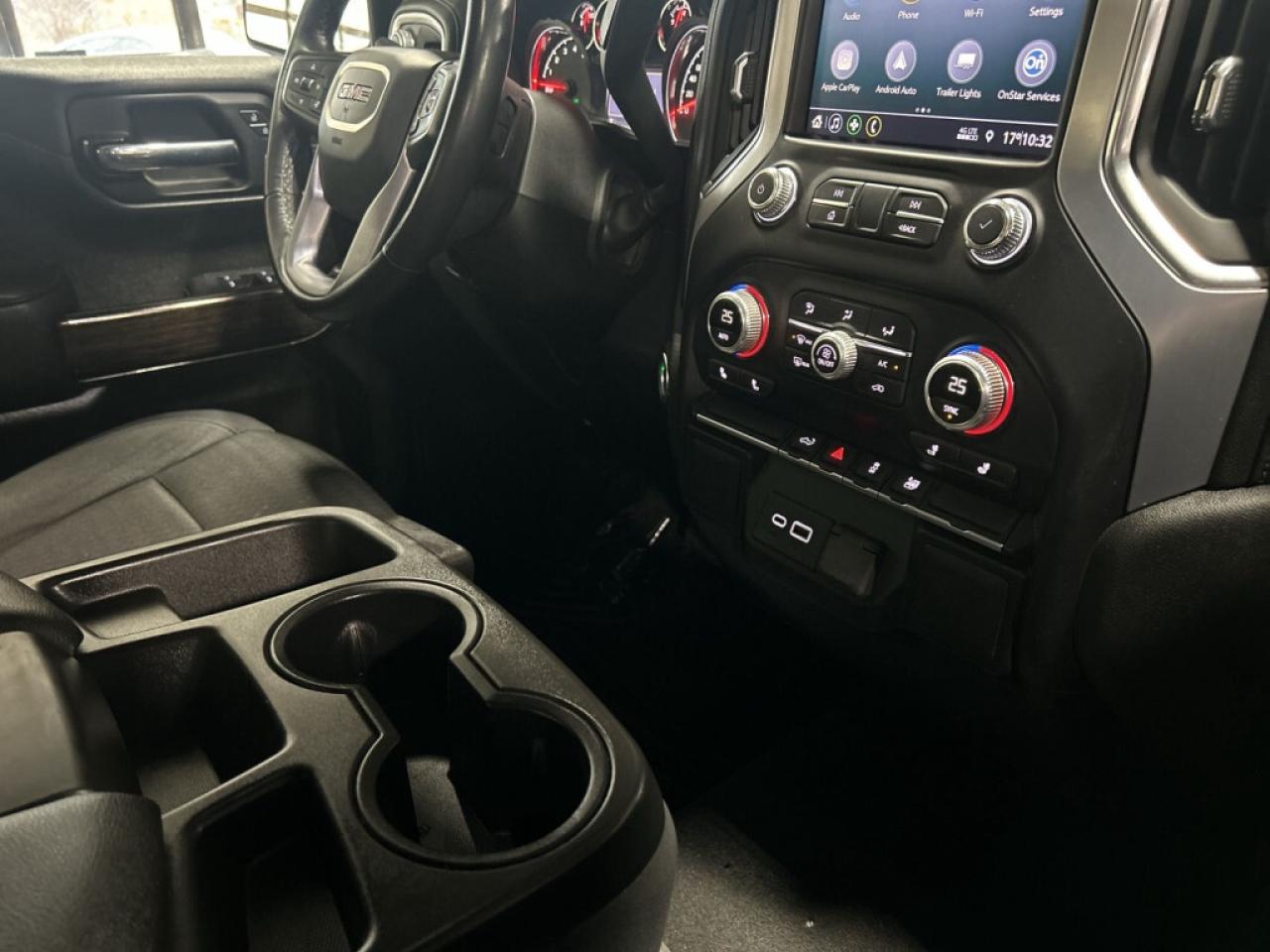 2022 GMC 1500 SLT 4x4  Clean Carfax/Android Car Play/B Cam/Crew Photo