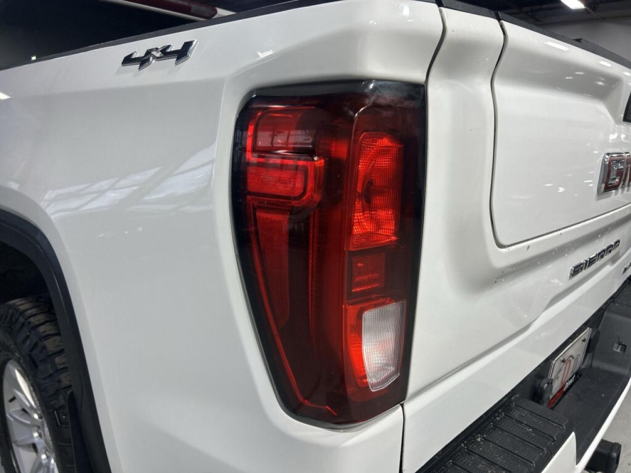 2022 GMC 1500 SLT 4x4  Clean Carfax/Android Car Play/B Cam/Crew Photo