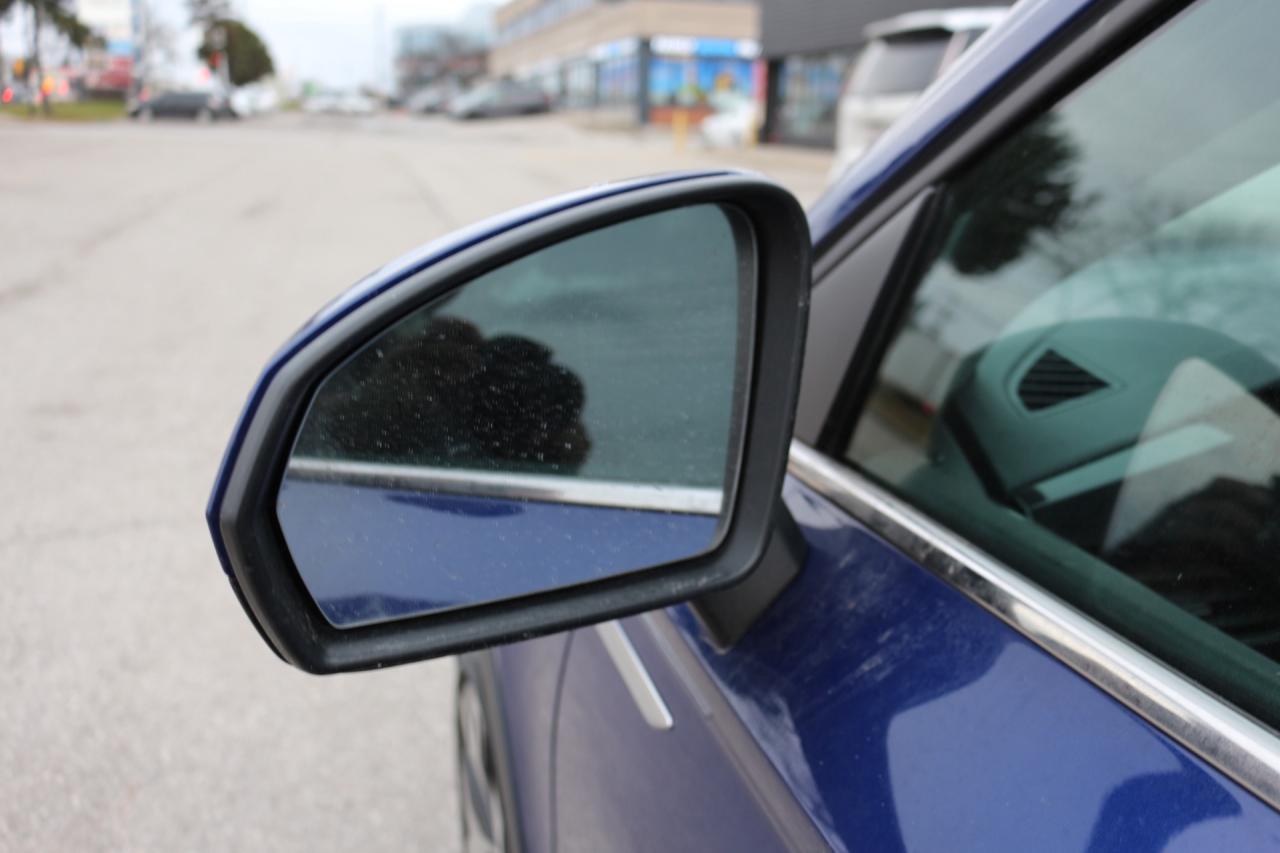 2022 Volkswagen Taos Highline 4MOTION Photo