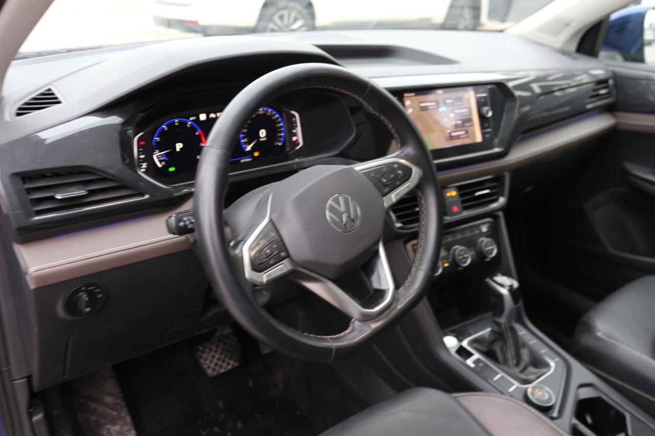 2022 Volkswagen Taos Highline 4MOTION Photo