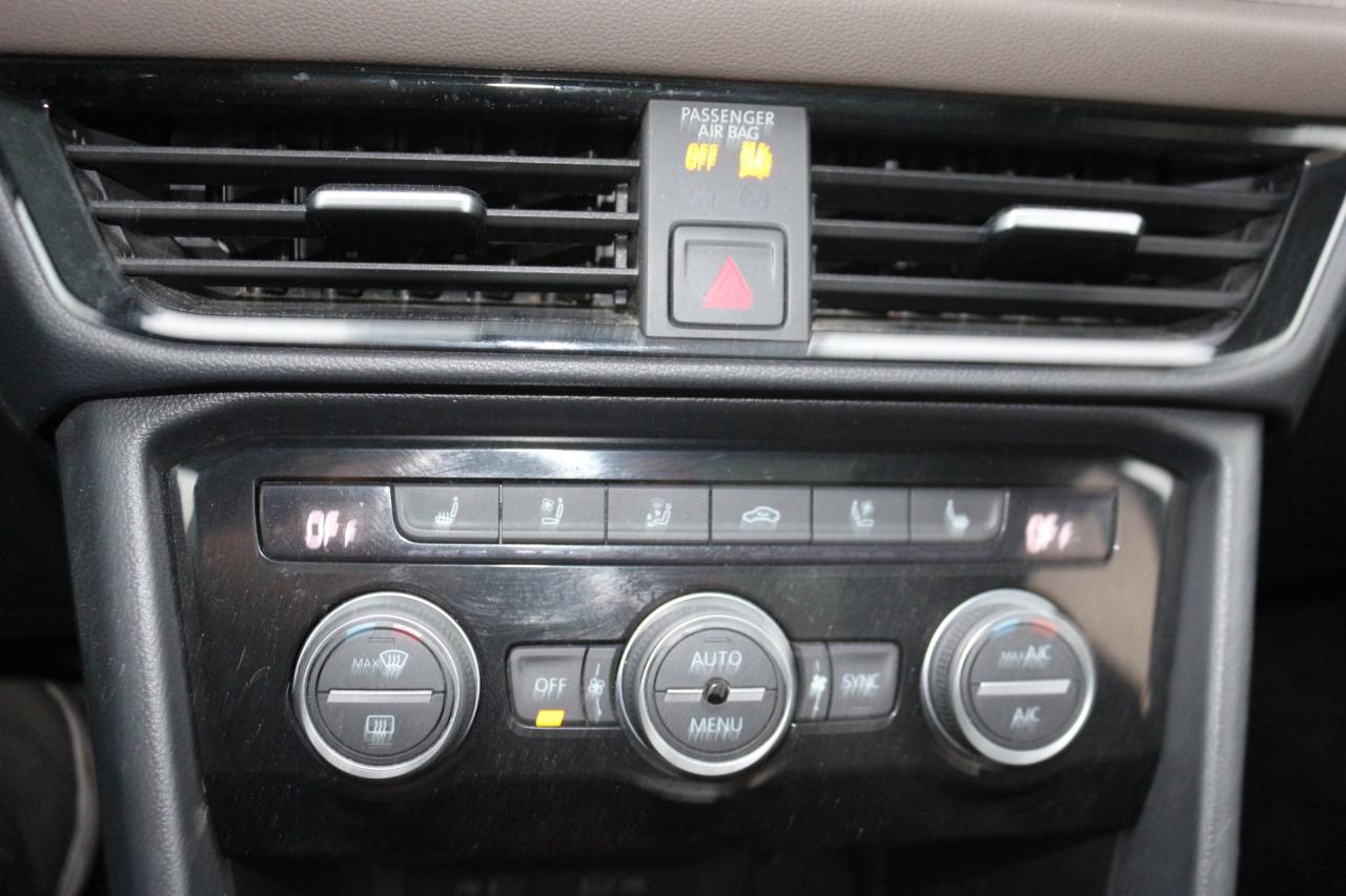 2022 Volkswagen Taos Highline 4MOTION Photo