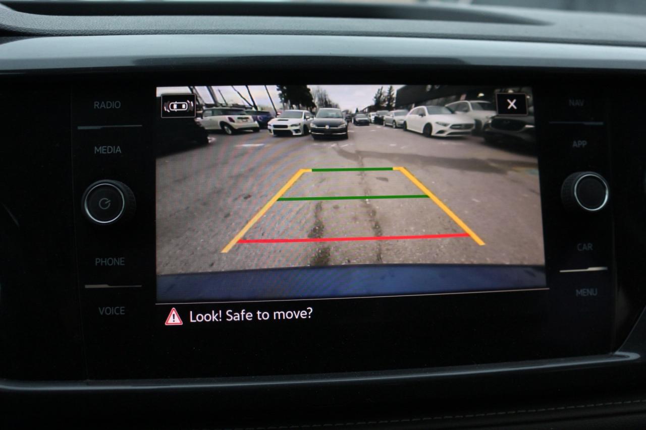 2022 Volkswagen Taos Highline 4MOTION Photo