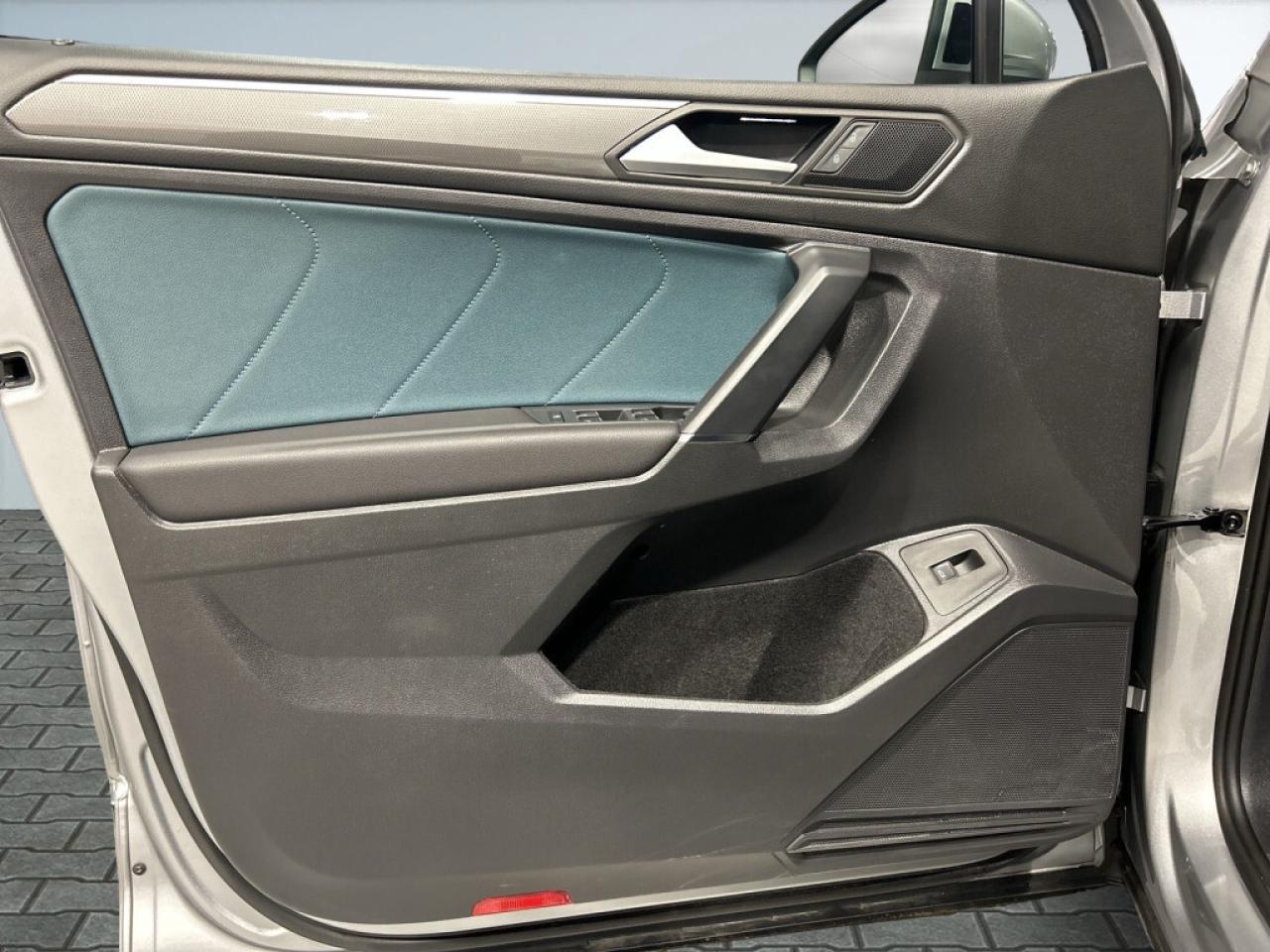 2020 Volkswagen Tiguan 4 Motion AWD/Clean Carfax/Two tone Leather/NAVi /S Photo