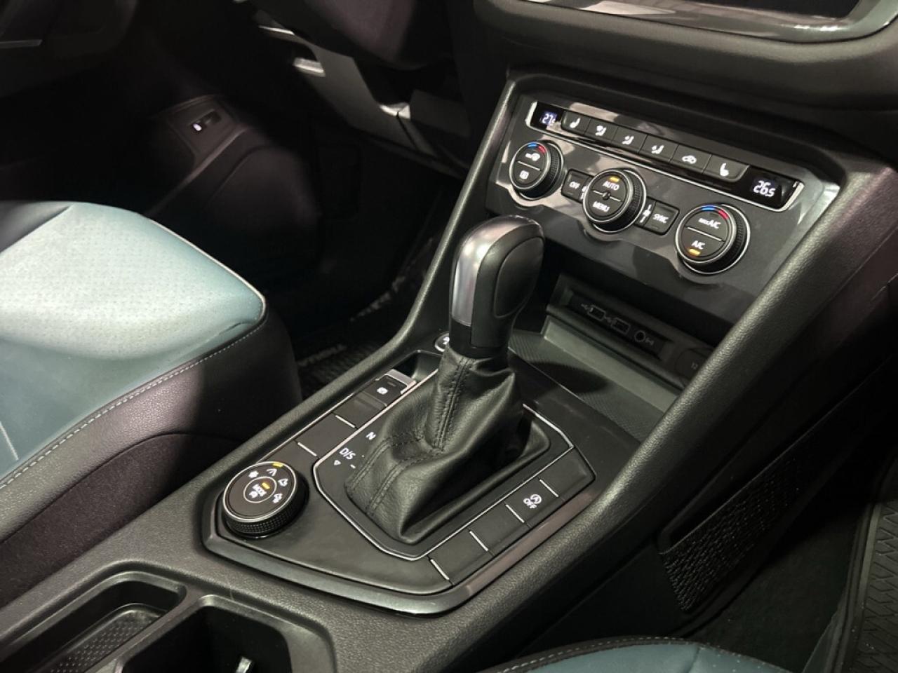 2020 Volkswagen Tiguan 4 Motion AWD/Clean Carfax/Two tone Leather/NAVi /S Photo