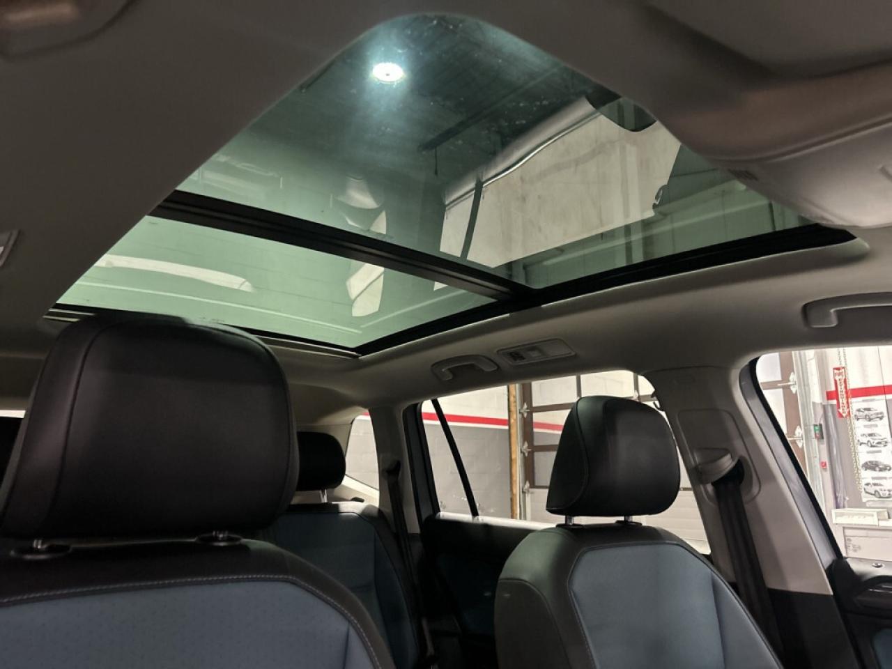 2020 Volkswagen Tiguan 4 Motion AWD/Clean Carfax/Two tone Leather/NAVi /S Photo