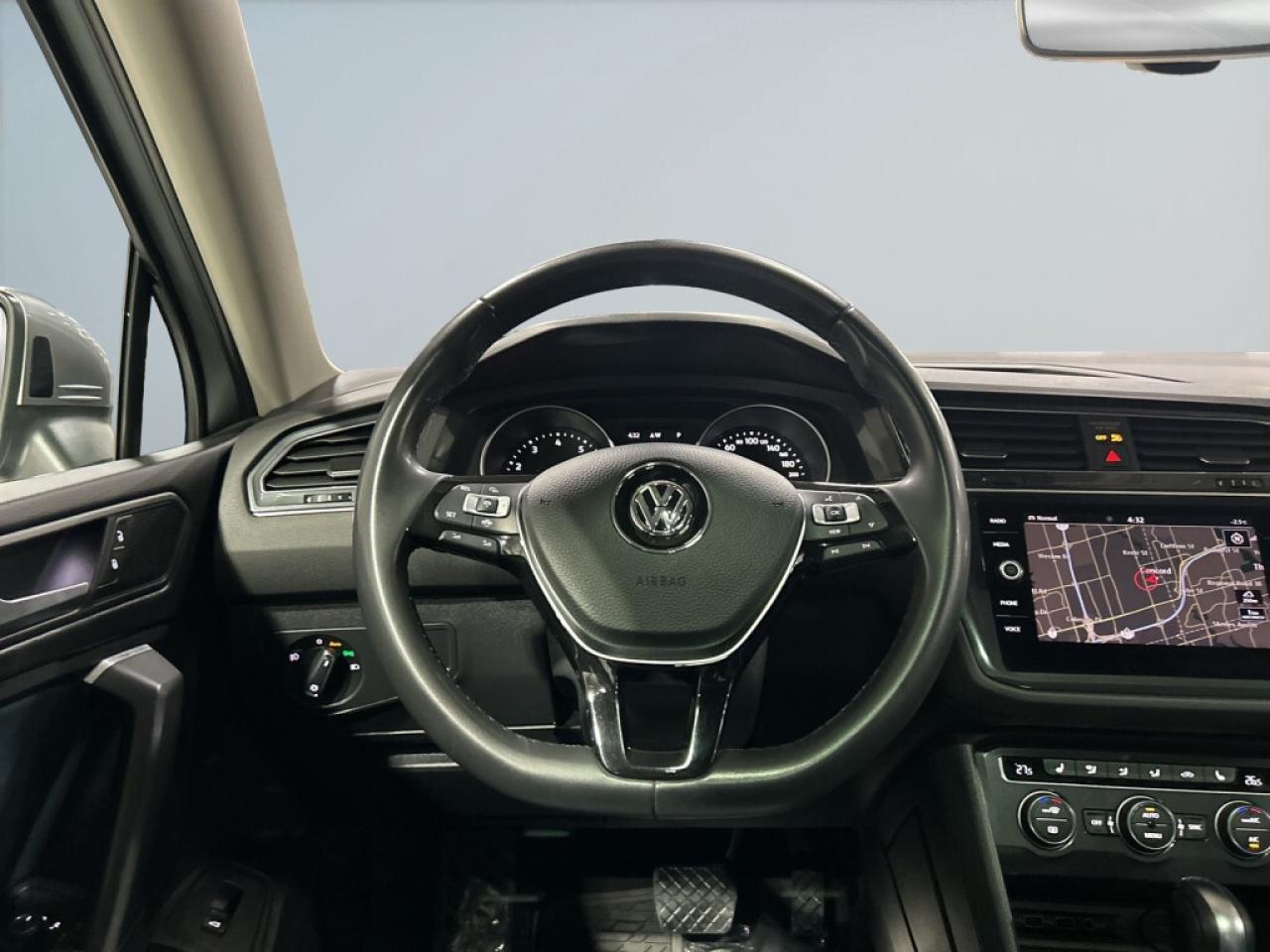 2020 Volkswagen Tiguan 4 Motion AWD/Clean Carfax/Two tone Leather/NAVi /S Photo