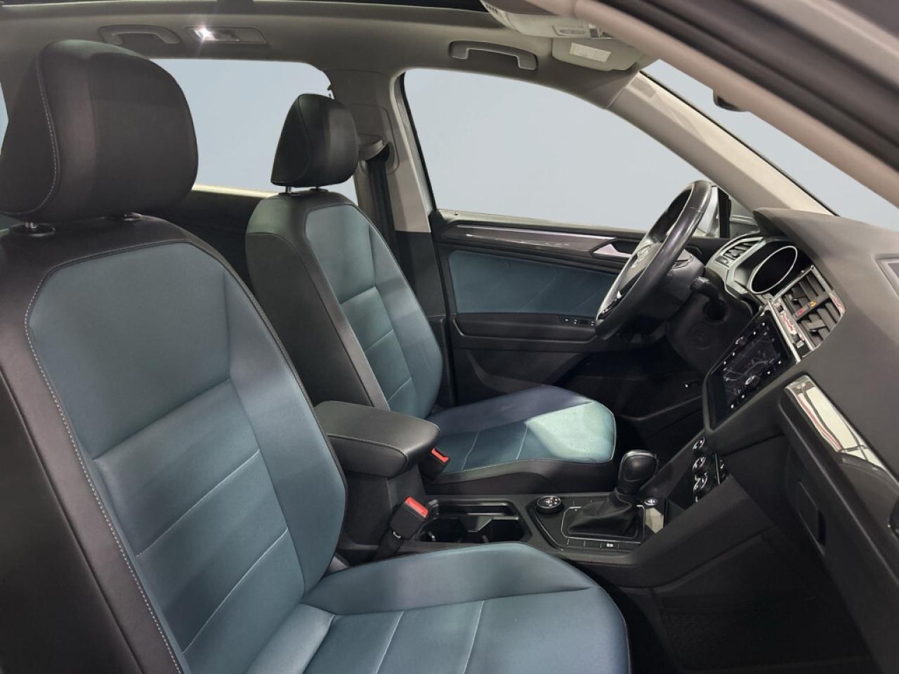 2020 Volkswagen Tiguan 4 Motion AWD/Clean Carfax/Two tone Leather/NAVi /S Photo