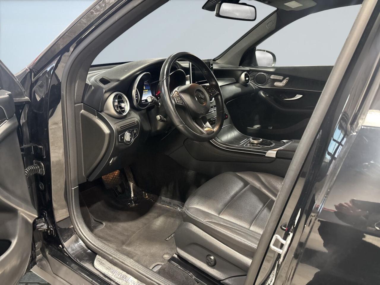 2019 Mercedes-Benz GLC300 GLC 300/4MATIC /NAVI/Leather/B Cam/ Drive Assist/C Photo