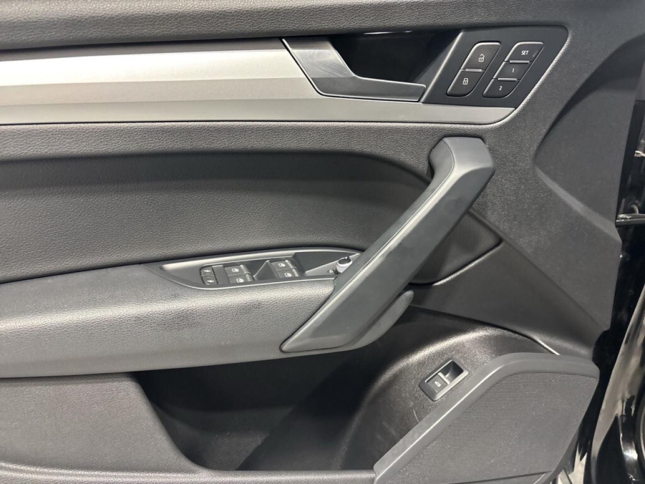 2020 Audi Q5 Quattro/Leather/NAVI/ Clean Carfax / Service Recor Photo