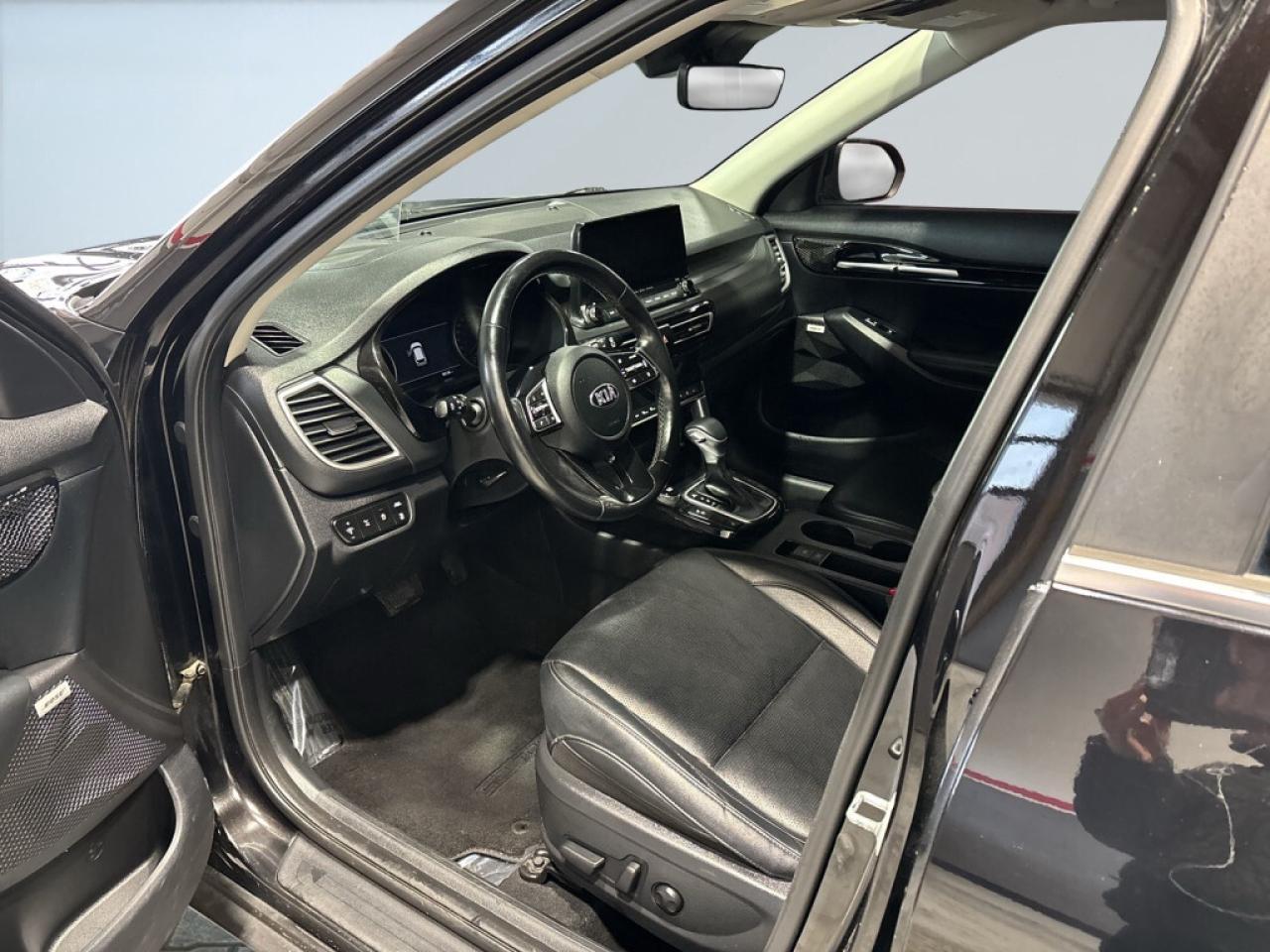 2021 Kia Seltos SX Turbo AWD/Leather/Panoroof/NAVI/Lane Depart/Dri Photo