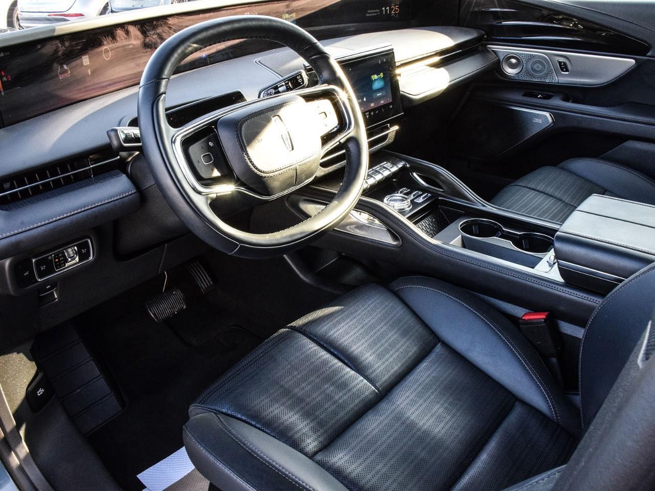 2025 Lincoln Nautilus Reserve 203A   Jet PKG   Lease Me! Photo