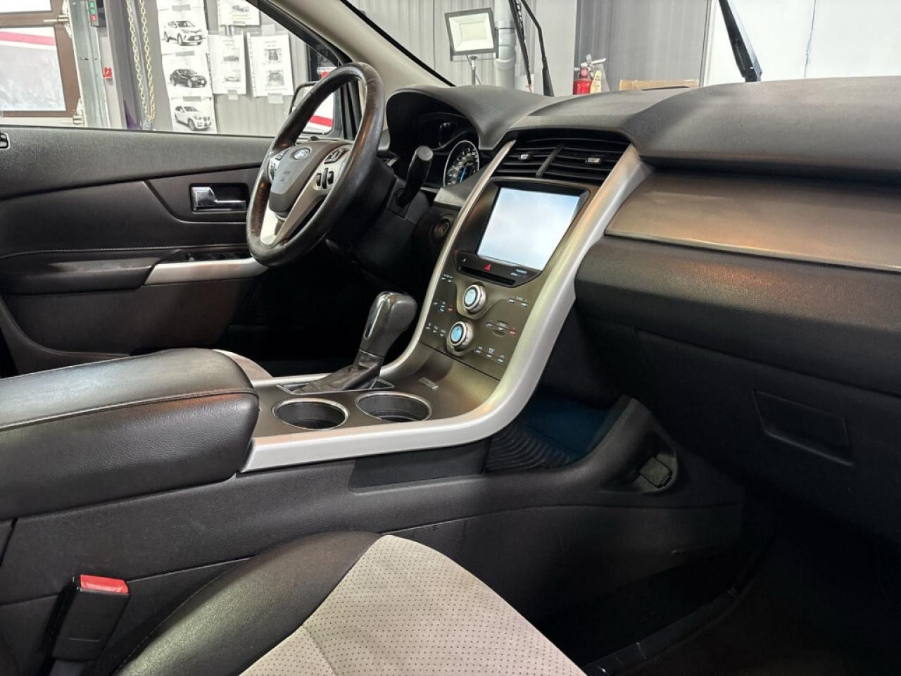2014 Ford Edge SEL AWD /Leather/Sunroof/Back Up Cam/NAVI/Bluetoot Photo