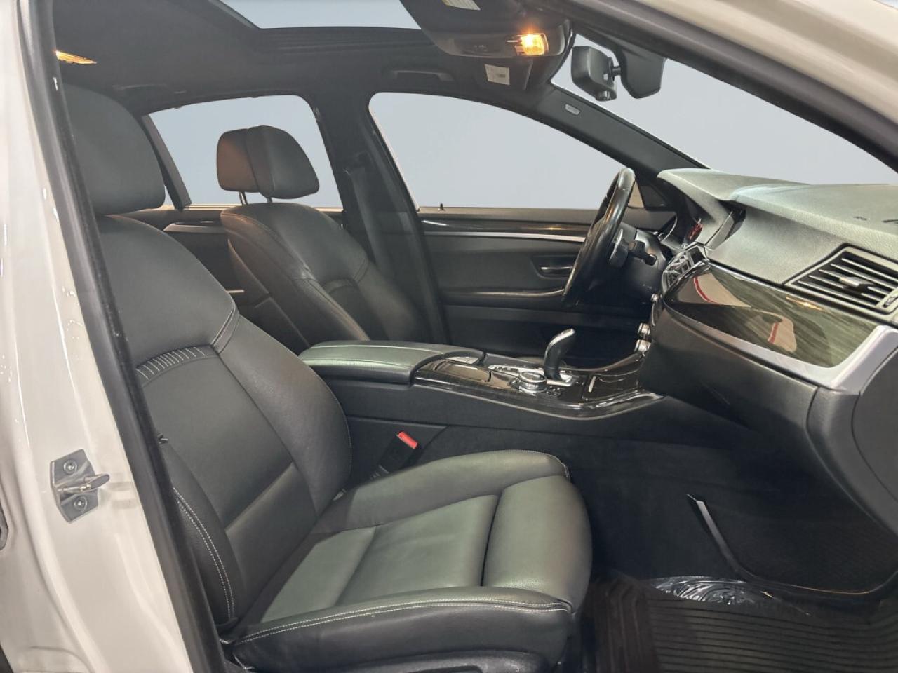 2015 BMW 528 xDrive M Sport Pkg/NAVI/Leather/Sunroof/ Amazing C Photo