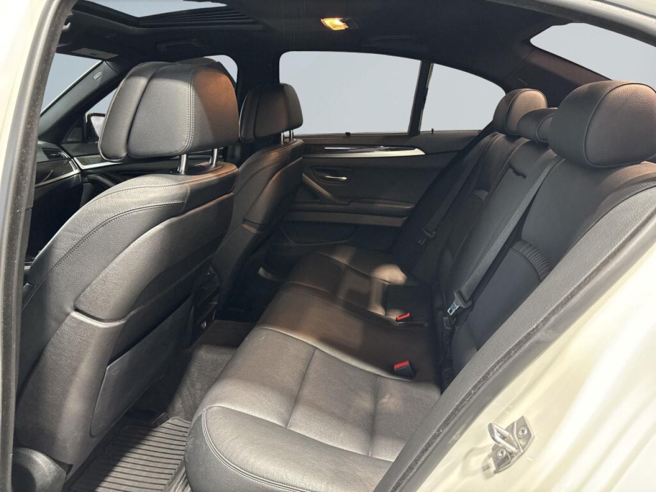 2015 BMW 528 xDrive M Sport Pkg/NAVI/Leather/Sunroof/ Amazing C Photo