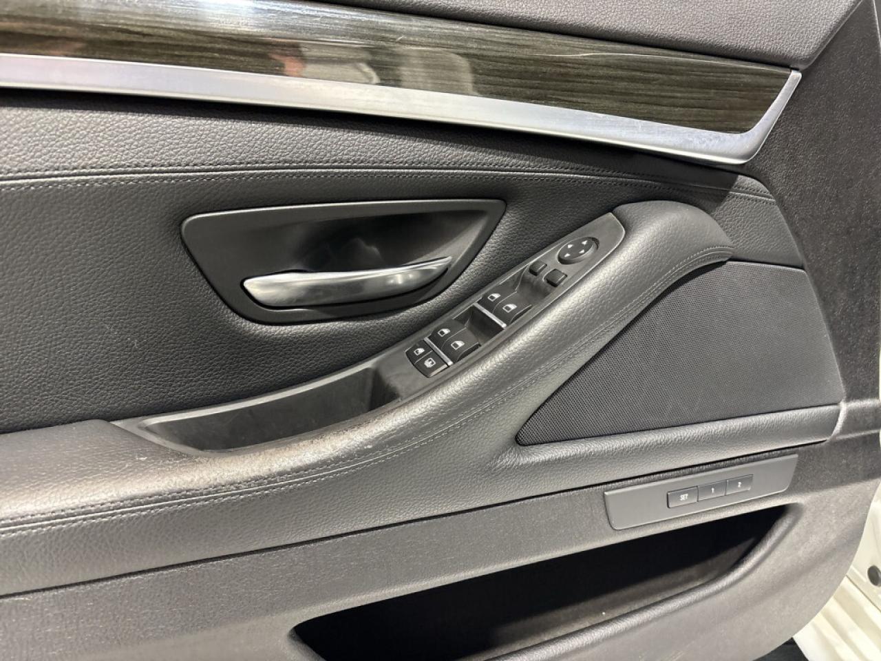 2015 BMW 528 xDrive M Sport Pkg/NAVI/Leather/Sunroof/ Amazing C Photo