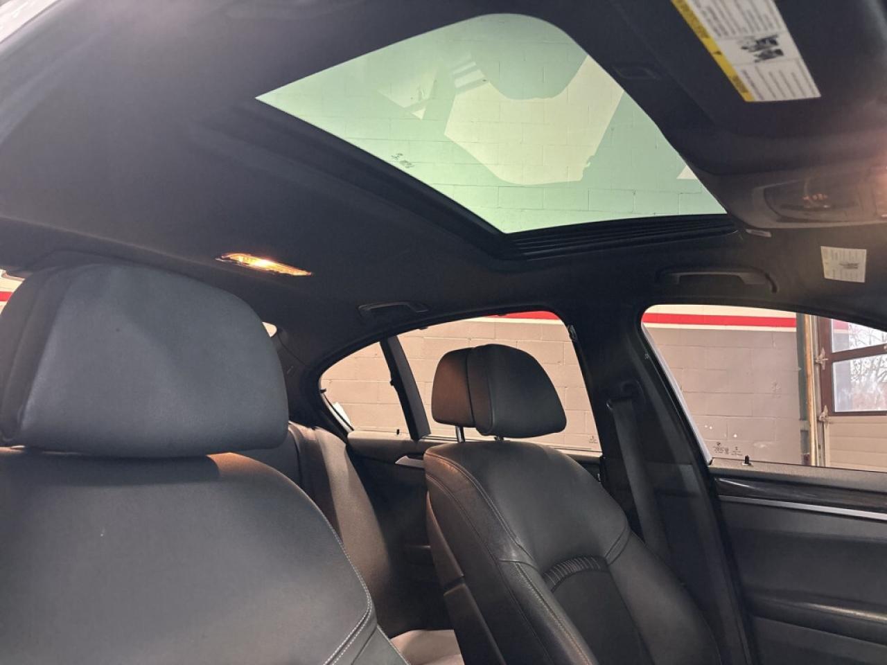 2015 BMW 528 xDrive M Sport Pkg/NAVI/Leather/Sunroof/ Amazing C Photo