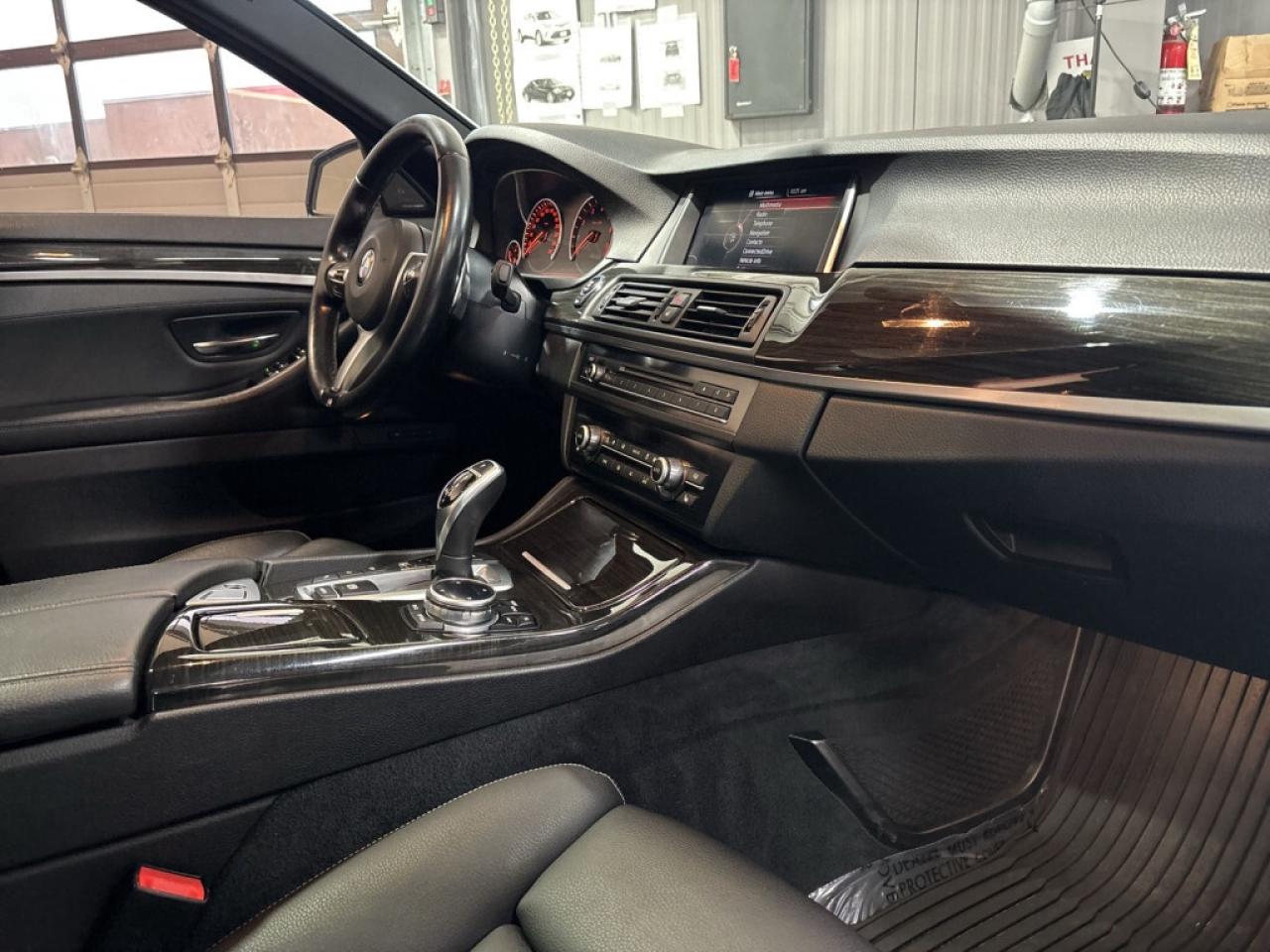 2015 BMW 528 xDrive M Sport Pkg/NAVI/Leather/Sunroof/ Amazing C Photo