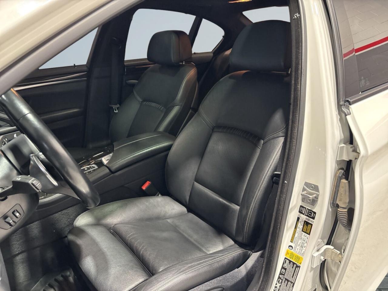 2015 BMW 528 xDrive M Sport Pkg/NAVI/Leather/Sunroof/ Amazing C Photo