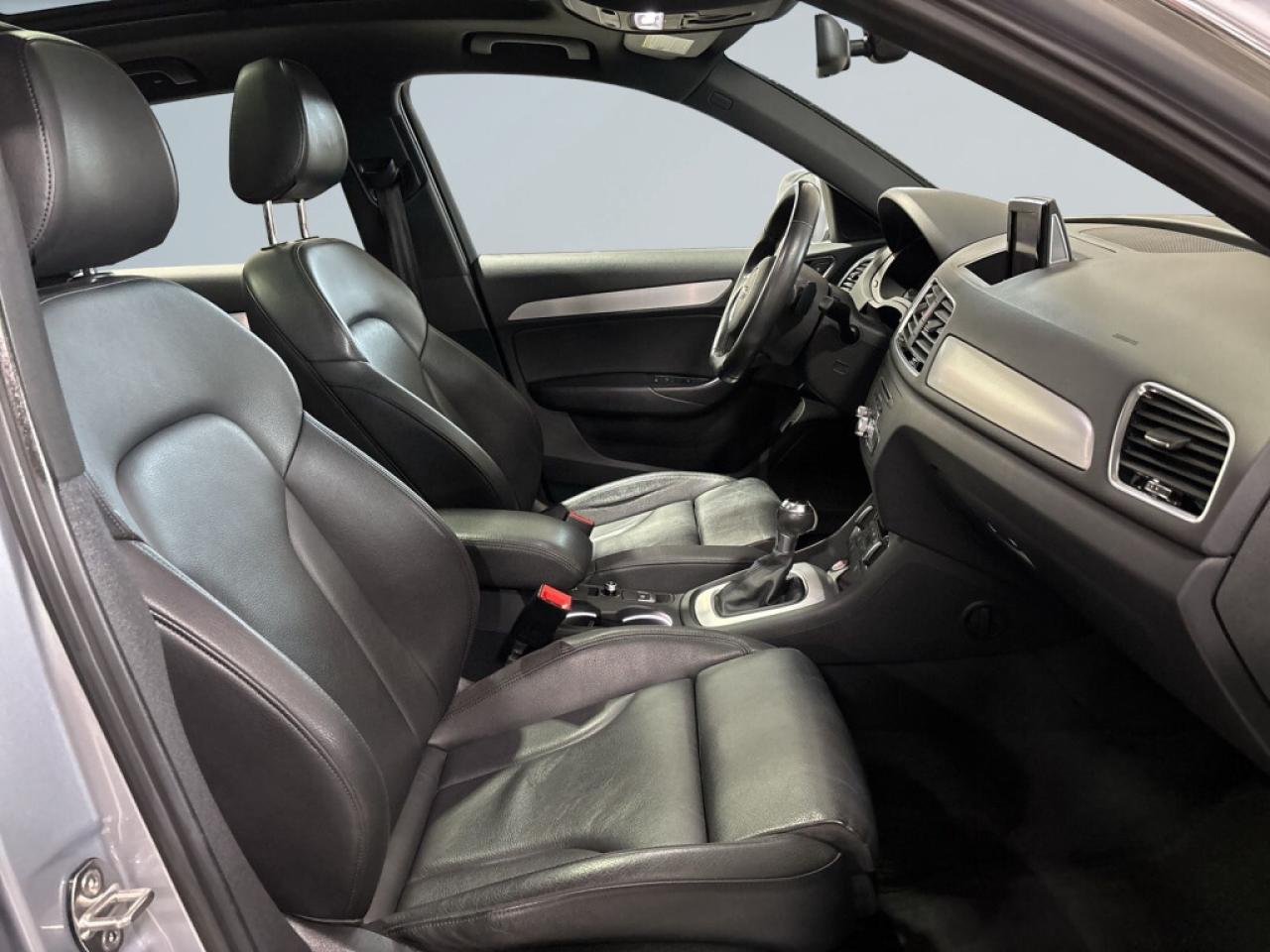 2018 Audi Q3 2.0 TFSI Progressiv S Line/Leather/NAVI/Sunroof/Cl Photo