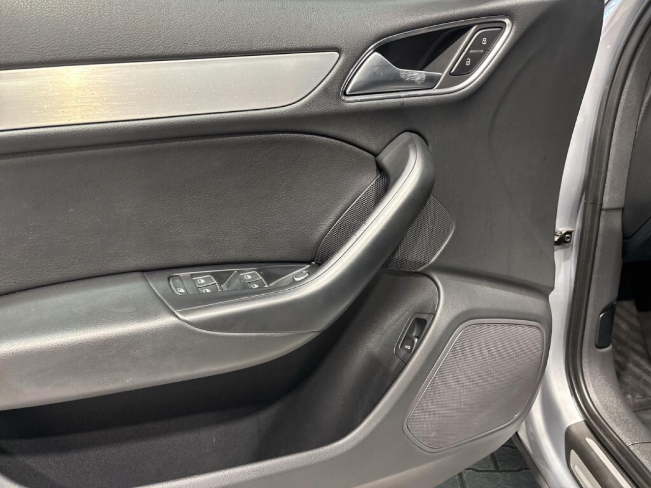 2018 Audi Q3 2.0 TFSI Progressiv S Line/Leather/NAVI/Sunroof/Cl Photo