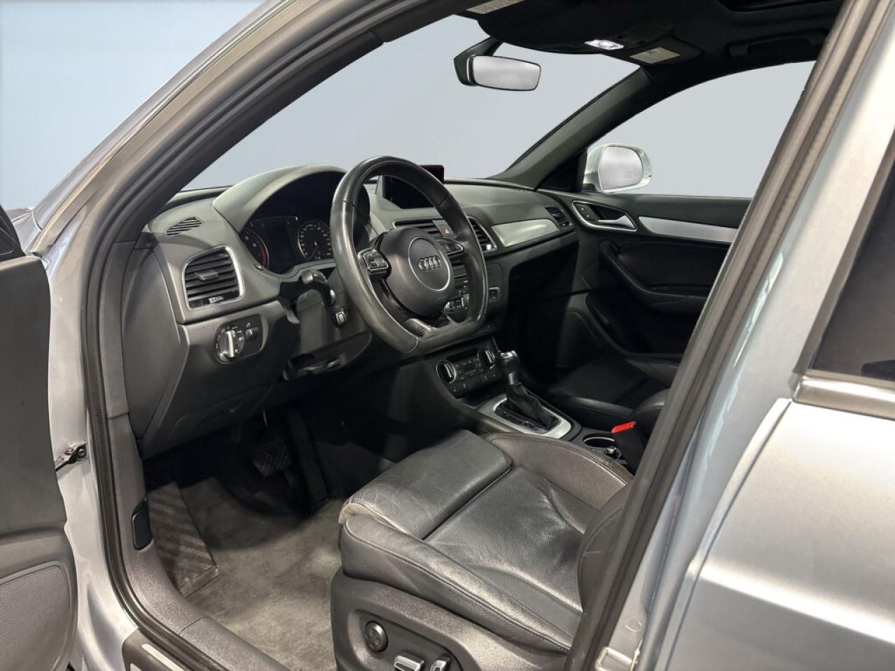 2018 Audi Q3 2.0 TFSI Progressiv S Line/Leather/NAVI/Sunroof/Cl Photo