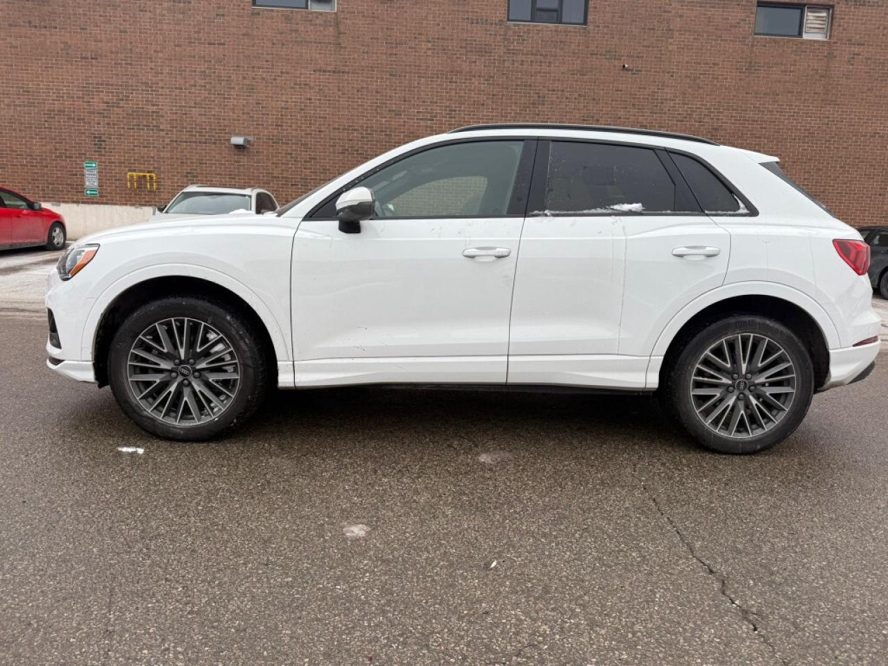 2022 Audi Q3 Quattro/ NAVI/ Aple Car Play/Leather/ Sunroof/Clea Photo