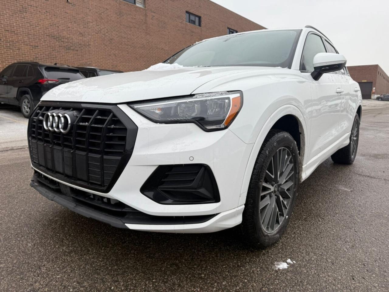 2022 Audi Q3 Quattro/ NAVI/ Aple Car Play/Leather/ Sunroof/Clea Photo