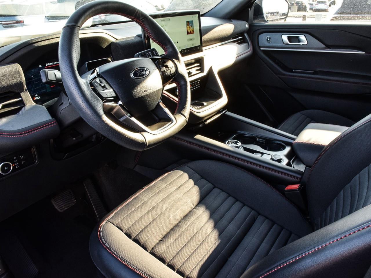 2025 Ford Explorer ST-Line Photo