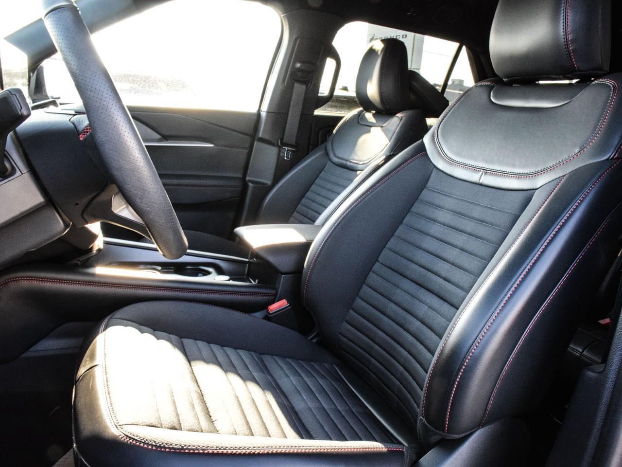 2025 Ford Explorer ST-Line Photo