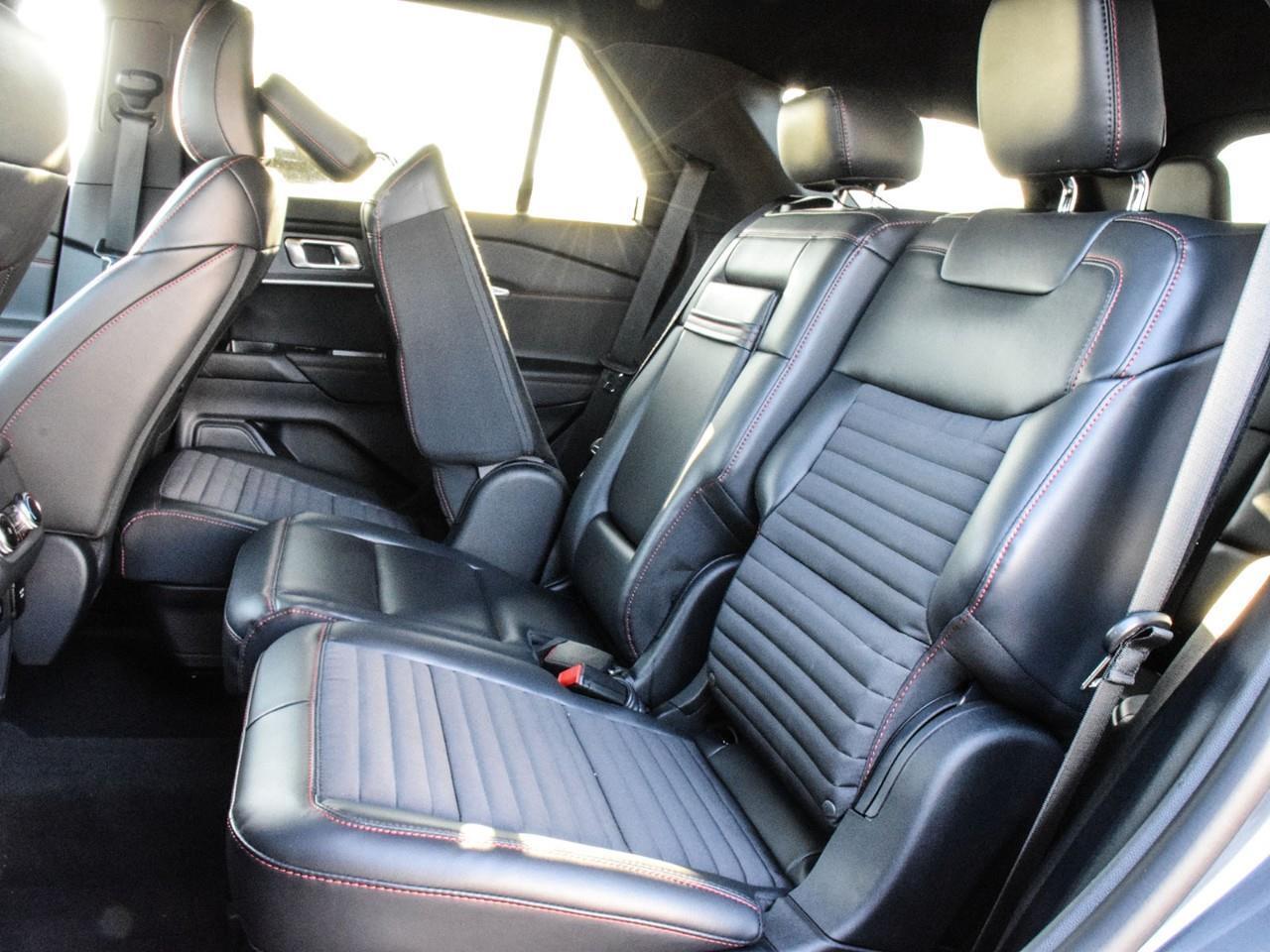 2025 Ford Explorer ST-Line Photo