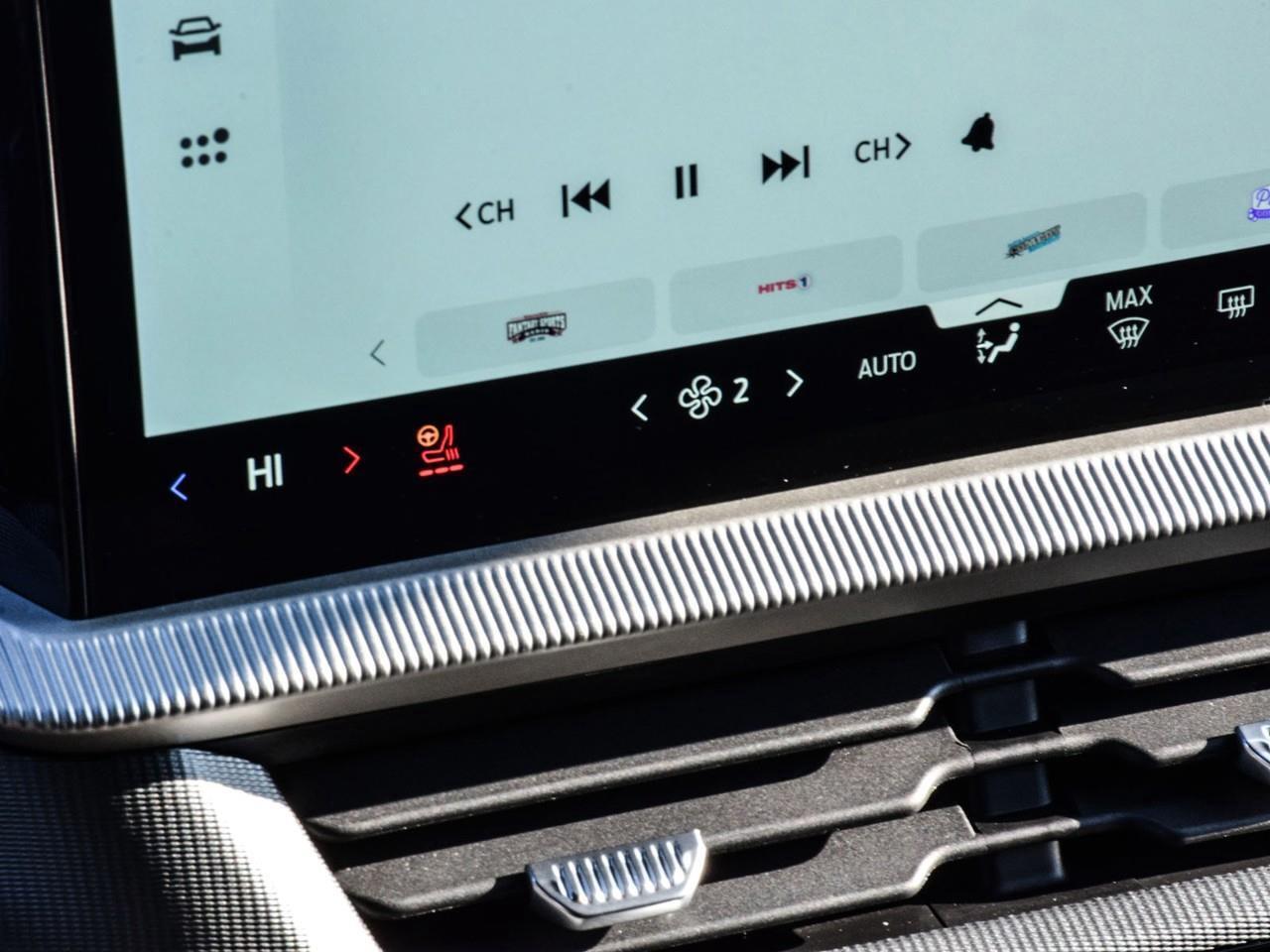 2025 Ford Explorer ST-Line Photo