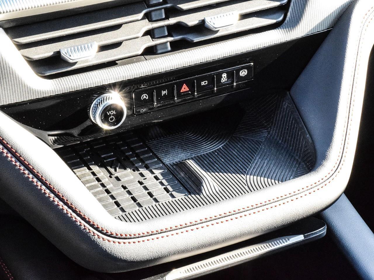 2025 Ford Explorer ST-Line Photo