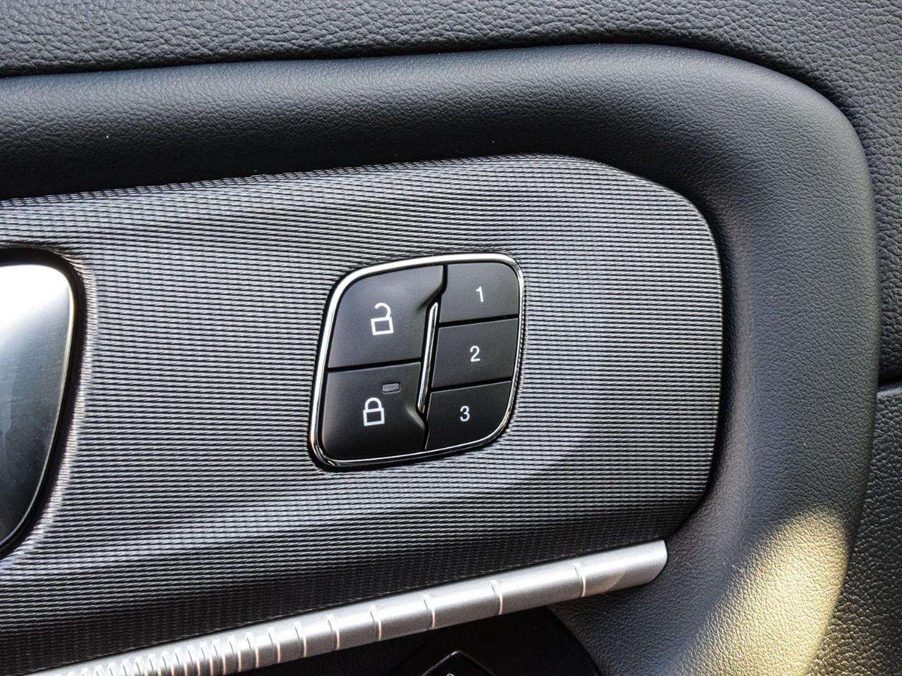 2025 Ford Explorer ST-Line Photo