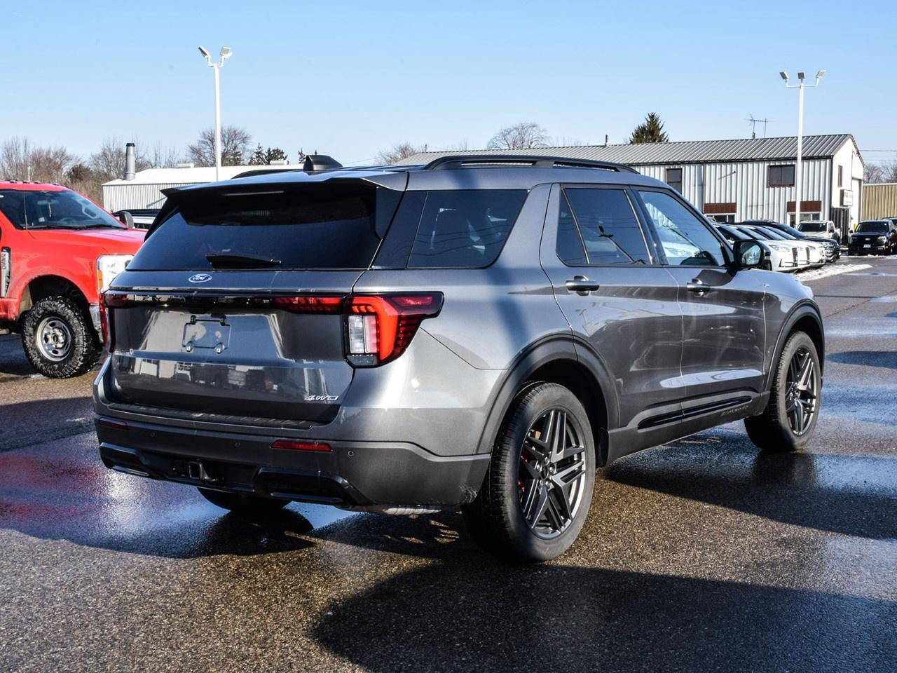 2025 Ford Explorer ST-Line 4WD Photo3