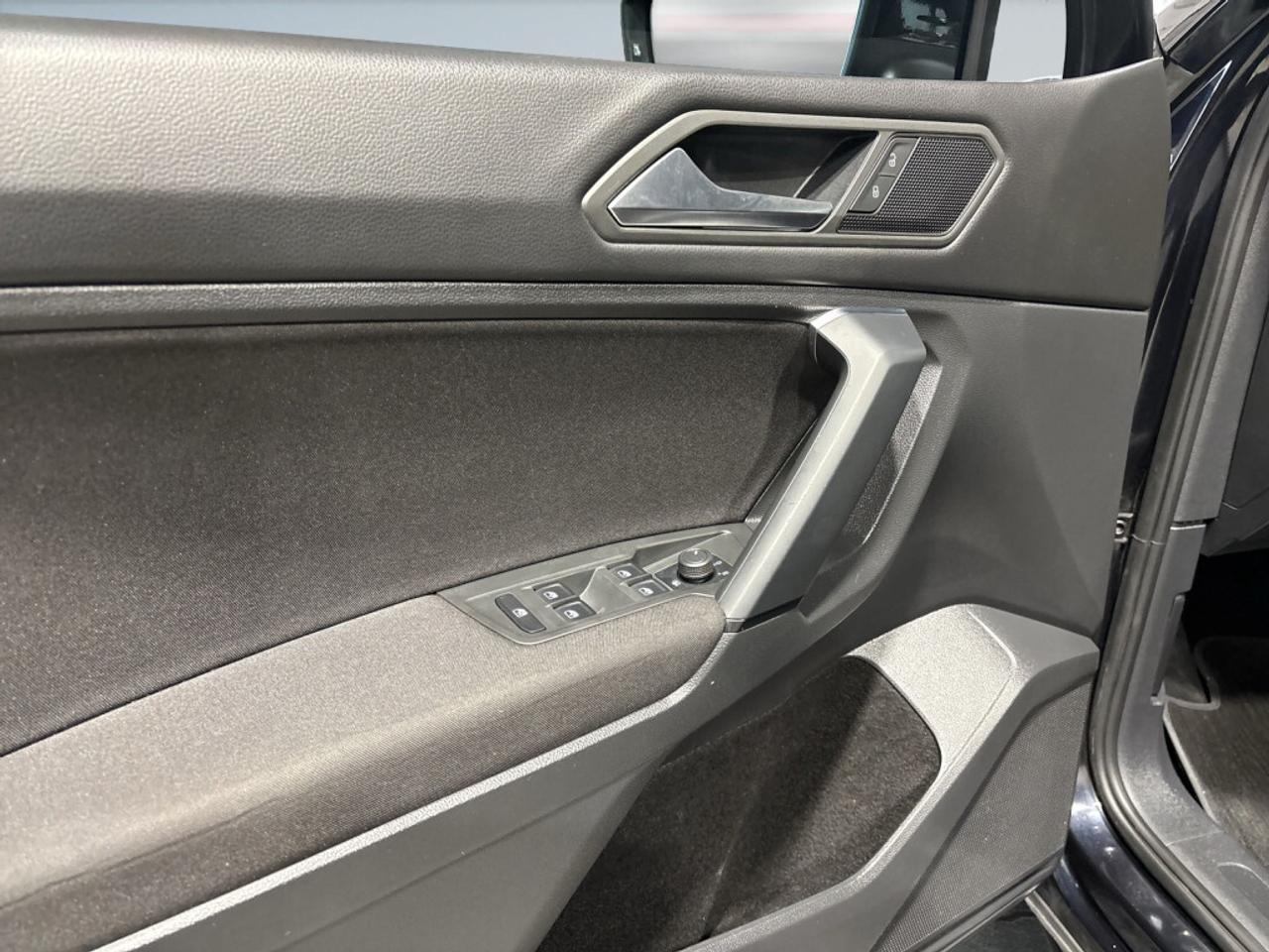 2019 Volkswagen Tiguan S 4MOTION / Clean Carfax / Back-Up Camera / Heated Photo