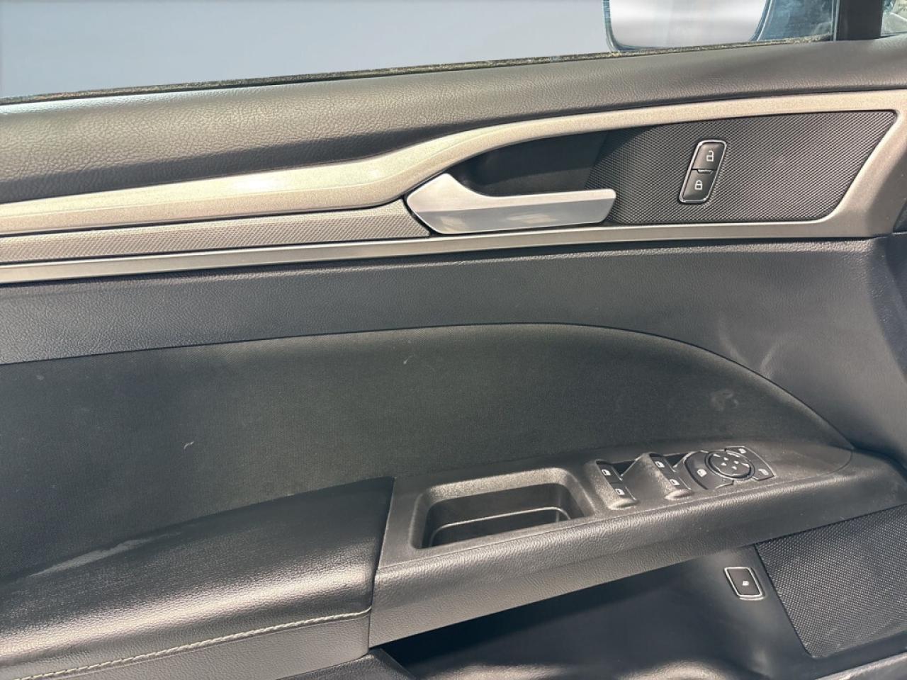 2020 Ford Fusion Hybrid SE /NAVI/Back Up Cam/Bluetooth/Heated Seats/Comple Photo