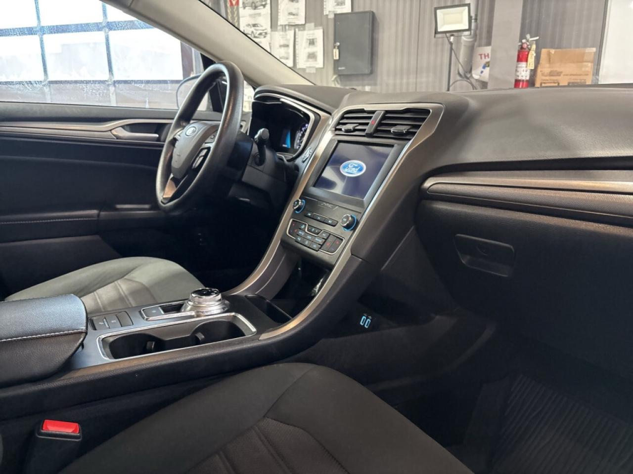 2020 Ford Fusion Hybrid SE /NAVI/Back Up Cam/Bluetooth/Heated Seats/Comple Photo