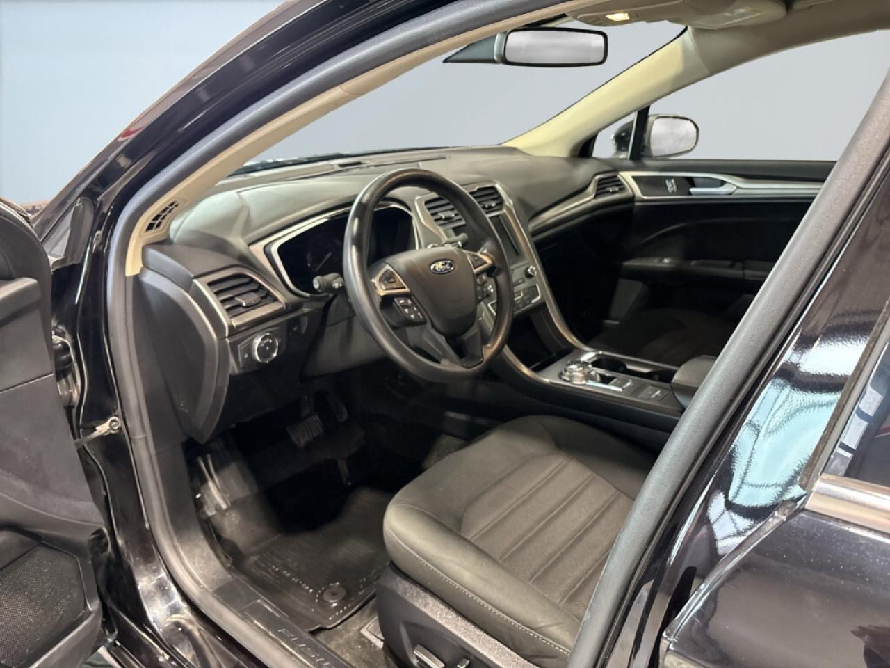 2020 Ford Fusion Hybrid SE /NAVI/Back Up Cam/Bluetooth/Heated Seats/Comple Photo